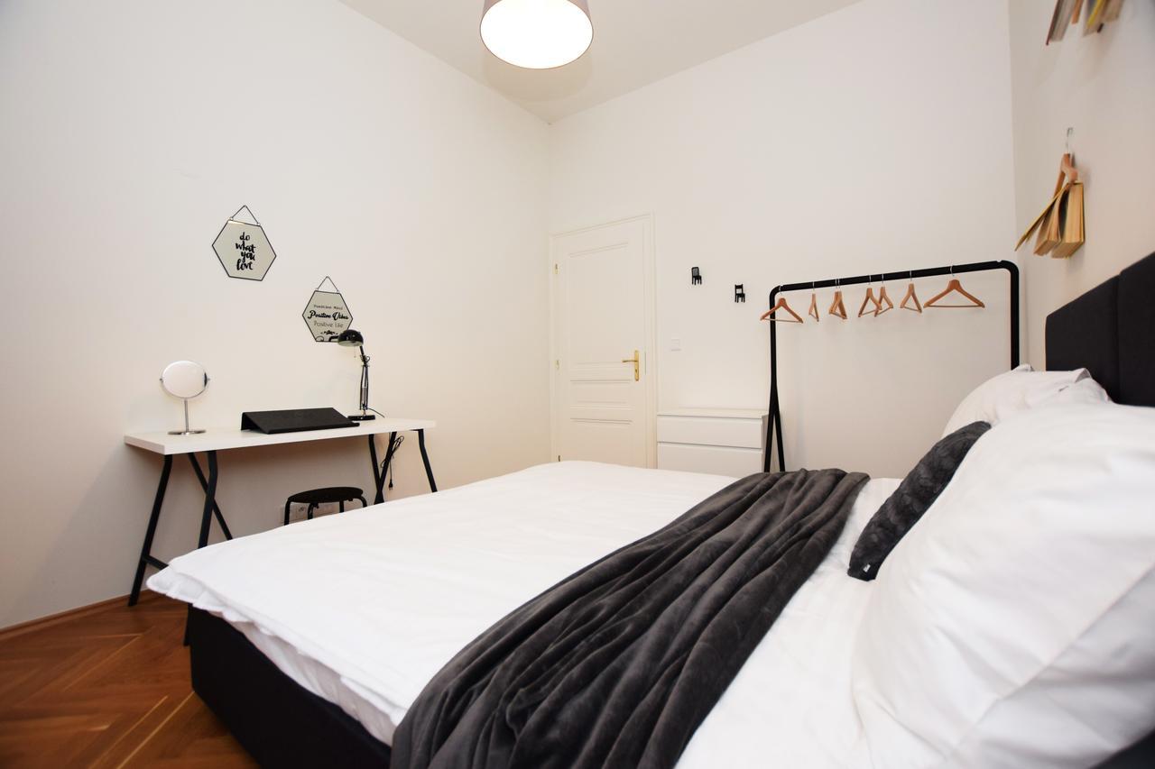 Rehorova Apartment Prag